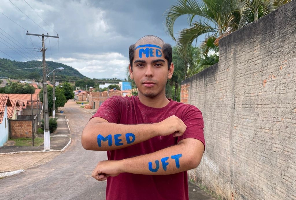 Jovem que trabalhava na roça e foi aprovado em medicina na federal diz que música do Charlie Brown Jr. o ajudou a não desistir