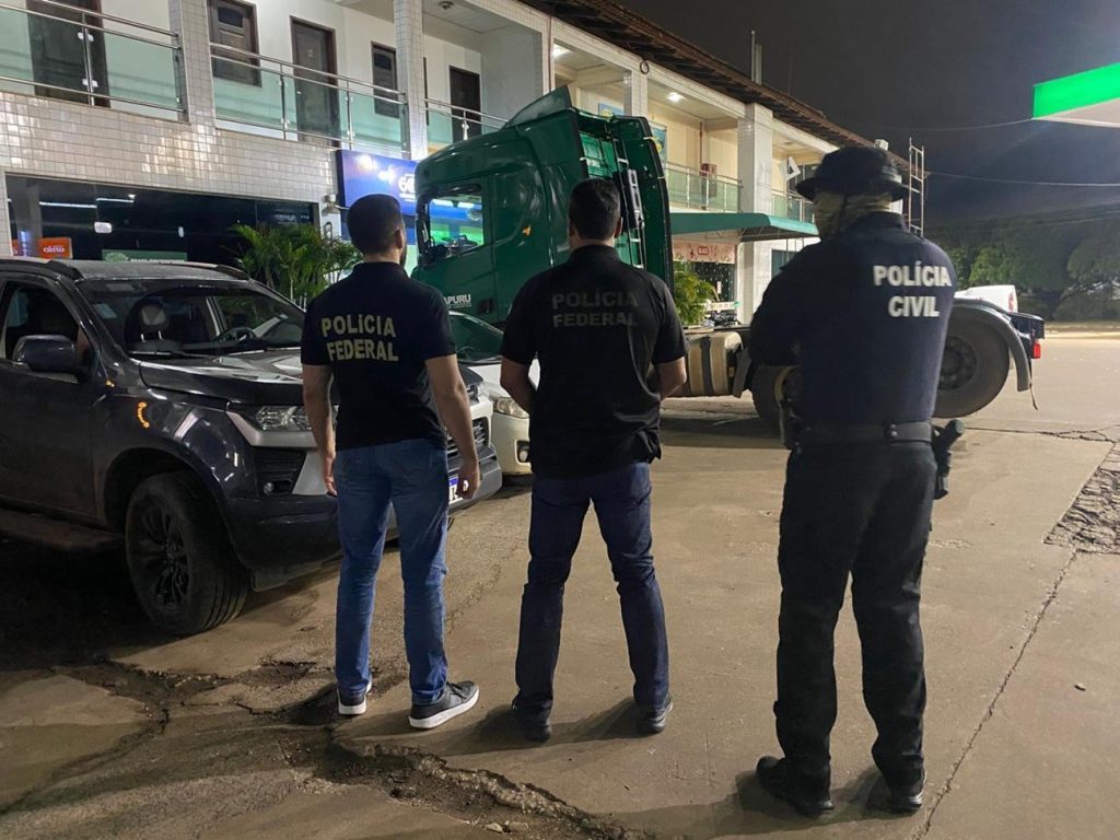 Polícia cumpre mandados contra grupo que usava banco digital clandestino para lavar dinheiro do tráfico