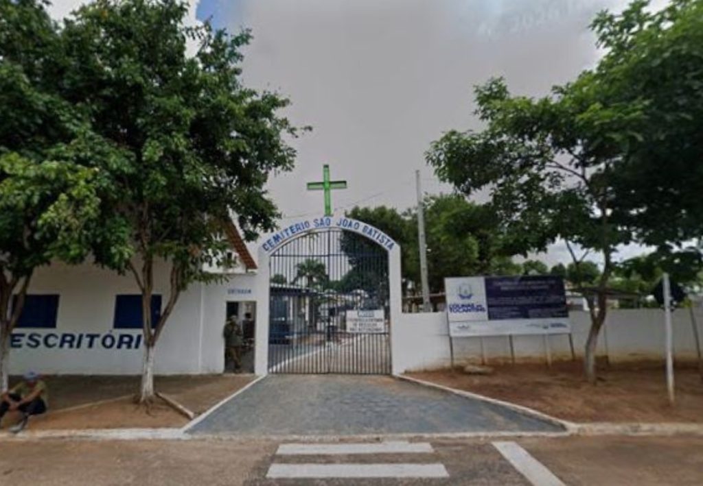MP recomenda obras de contenção e drenagem após túmulos serem afetados por enxurradas em cemitério de Colinas